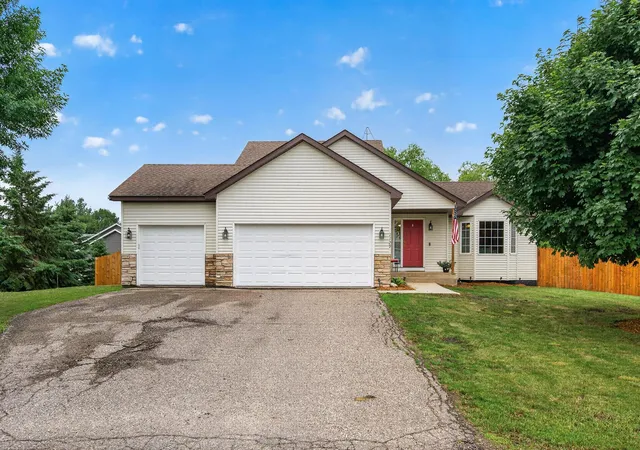 Homes for sale in Howard Lake, MN | 1129 Woodland Dr, Howard Lake, MN 55349 | MLS# 7087741