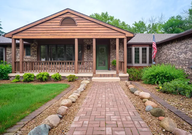 3rd image of 1404 Woodland Dr Sw, Rochester, MN 55902 | MLS# 7087747