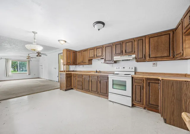 4th image of 118 2Nd St Sw, Hillsboro, ND 58045 | MLS# 7087764