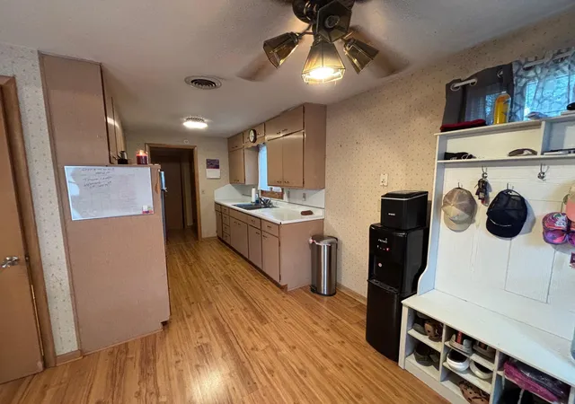 2nd image of 1103 Wilbur St, Worthington, MN 56187 | MLS# 7087785