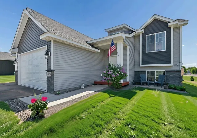 Photo 1 of Single family home for sale at 425 Eagle St Nw, Isanti, MN 55040 | MLS# 7087851 | Listing updated on 2026-08-01