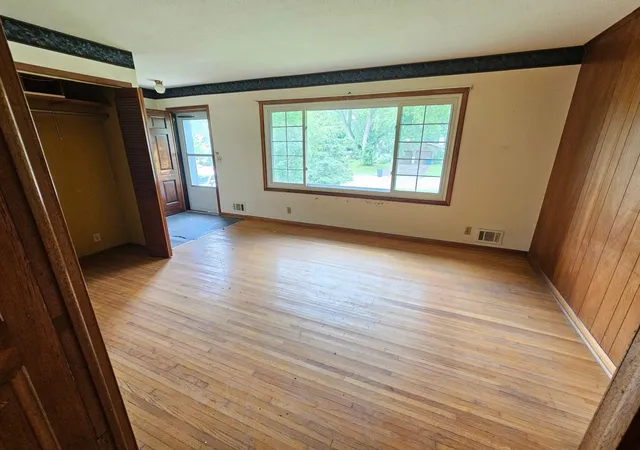 2nd image of 10609 32nd Ave N, Minneapolis, MN 55441 | MLS# 7087855