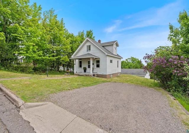 Homes for sale in Duluth, MN | 1428 Fern Ave, Duluth, MN 55805 | MLS# 7087873
