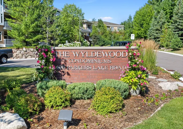 2nd image of 408 Parkers Lake Rd #206, Wayzata, MN 55391 | MLS# 7087887
