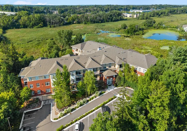 3rd image of 408 Parkers Lake Rd #206, Wayzata, MN 55391 | MLS# 7087887
