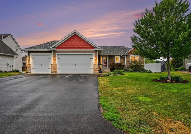 Homes for sale in Chisago City, MN | 11477 Killarney Dr, Chisago City, MN 55013 | MLS# 7087925