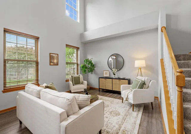 2nd image of 713 Cobblestone Wy, Shakopee, MN 55379 | MLS# 7088059