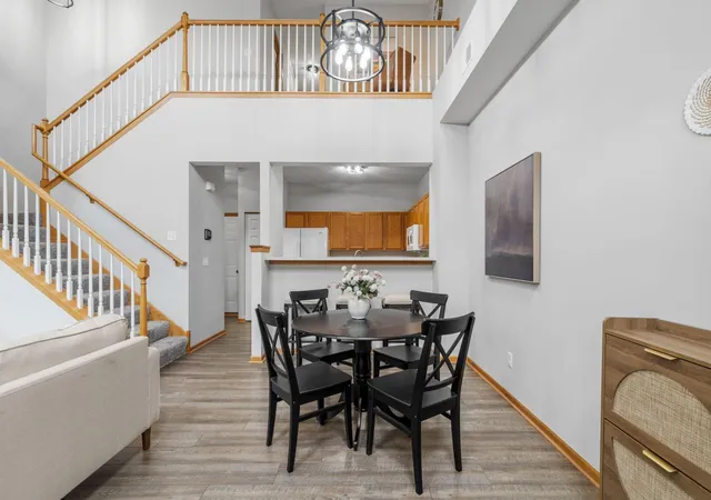3rd image of 713 Cobblestone Wy, Shakopee, MN 55379 | MLS# 7088059