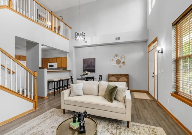 4th image of 713 Cobblestone Wy, Shakopee, MN 55379 | MLS# 7088059