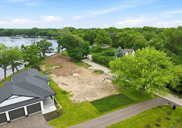 3rd image of 1184 Edgewater Ave, Arden Hills, MN 55112 | MLS# 7088093