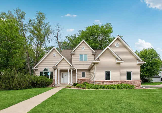 Photo 1 of Single family home for sale at 17123 Jonathan Ct, Lakeville, MN 55044 | MLS# 7088100 | Listing updated on 2026-09-23