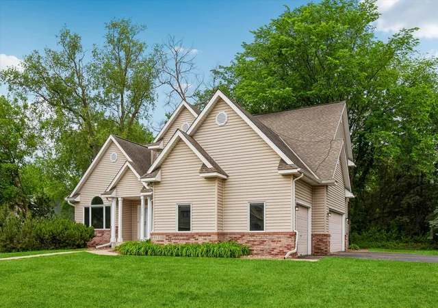 Photo 2 of Single family home for sale at 17123 Jonathan Ct, Lakeville, MN 55044 | MLS# 7088100 | Listing updated on 2026-09-23