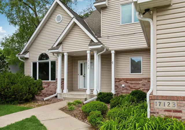 Photo 3 of Single family home for sale at 17123 Jonathan Ct, Lakeville, MN 55044 | MLS# 7088100 | Listing updated on 2026-09-23