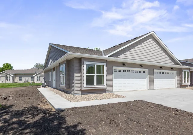 Photo 1 of Sale Pending at 1081 Golf Crse Rd Nw, Hutchinson, MN 55350 | MLS# 7088101 | Listing updated on 2026-06-09