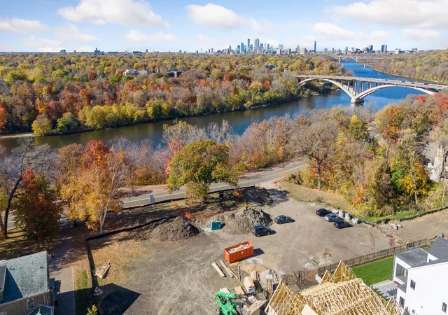 2nd image of 104 Mississippi River Blvd N, Saint Paul, MN 55104 | MLS# 7088110