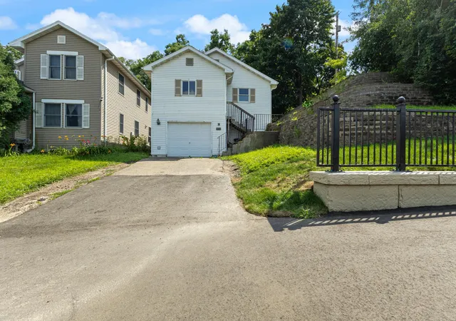 Homes for sale in Saint Paul, MN | 1320 Wilson Ave, Saint Paul, MN 55106 | MLS# 7088111