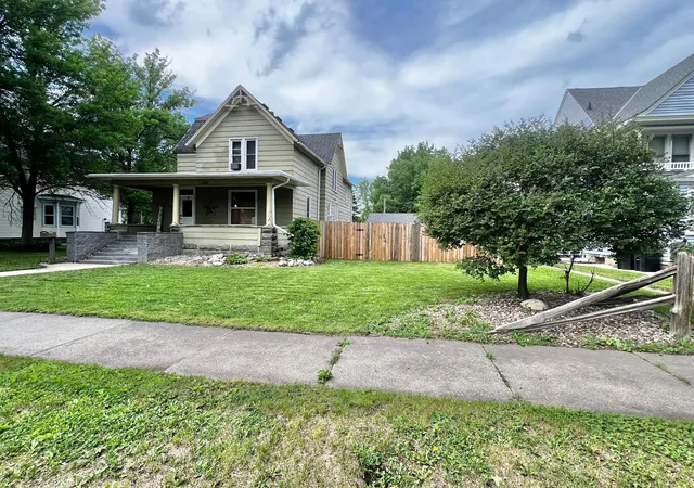 Photo 2 of Single family home for sale at 313 E 5th Street, Redwood Falls, MN 56283 | MLS# 7088231 | Listing updated on 2026-08-05