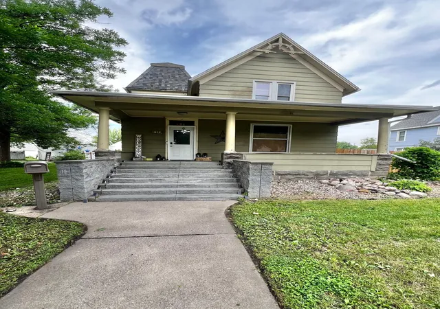 Photo 3 of Single family home for sale at 313 E 5th Street, Redwood Falls, MN 56283 | MLS# 7088231 | Listing updated on 2026-09-30