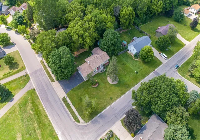 Photo 3 of Single family home for sale at 1320 11th Avenue NE, Faribault, MN 55021 | MLS# 7088245 | Listing updated on 2026-08-29