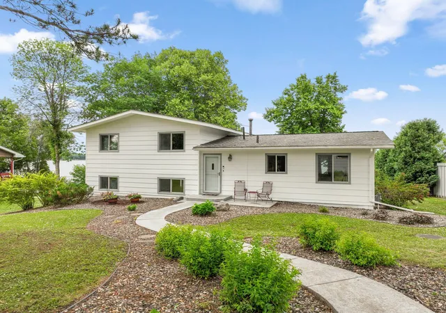 Homes for sale in Chisago City, MN | 11935 Oak St, Chisago City, MN 55013 | MLS# 7088250