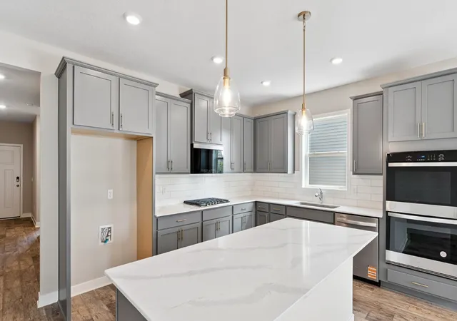 Photo 2 of Single family home for sale at 2156 Bluff Hts Dr, Shakopee, MN 55379 | MLS# 7088315 | Listing updated on 2026-09-21