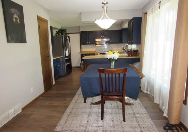 5th image of 233 E Amber Lake Dr, Fairmont, MN 56031 | MLS# 7088319