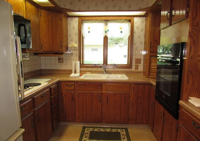 3rd image of 1522 Falcon Dr, Fairmont, MN 56031 | MLS# 7088324