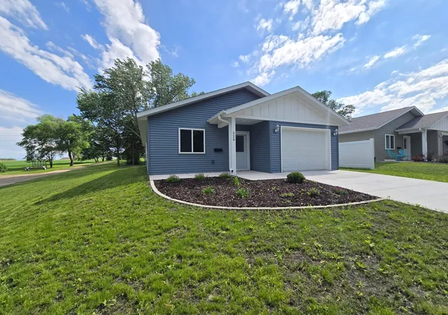 3rd image of 528 E St Charles Ave, Fergus Falls, MN 56537 | MLS# 7088618