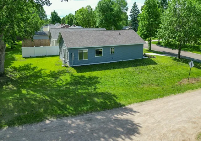 4th image of 528 E St Charles Ave, Fergus Falls, MN 56537 | MLS# 7088618