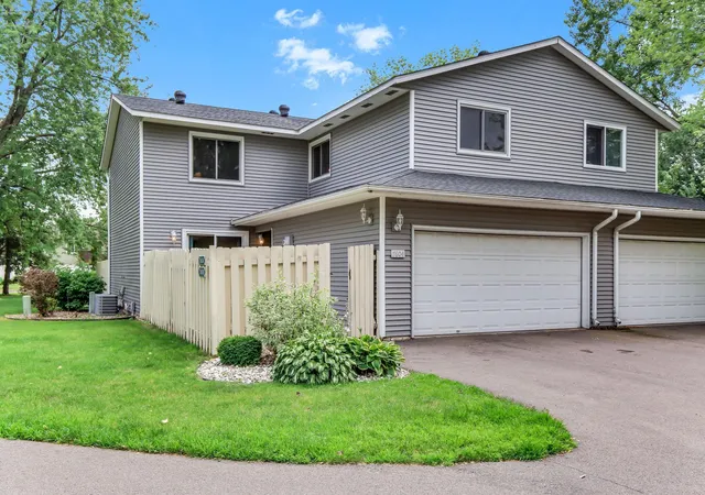 1st image of 7604 Rimbley Rd, Saint Paul, MN 55125 | MLS# 7088633