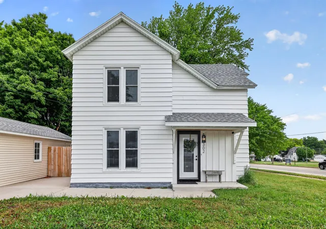 Photo 2 of Single family home for sale at 302 1st Street Nw, Dodge Center, MN 55927 | MLS# 7088664 | Listing updated on 2026-09-12