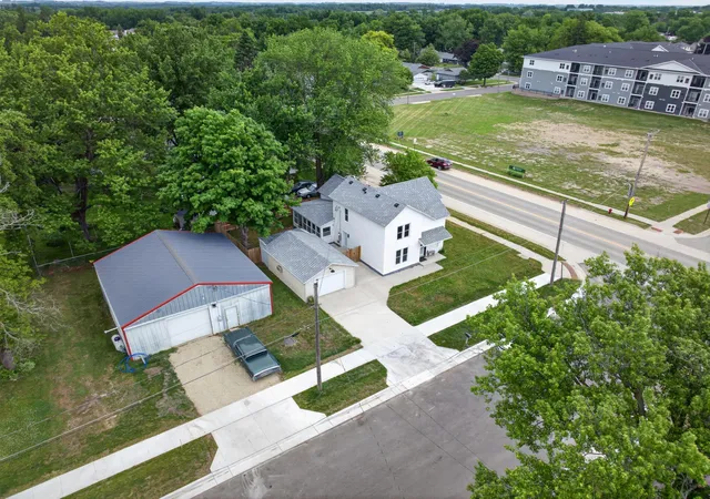 Homes for sale in Dodge Center, MN | 302 1st St Nw, Dodge Center, MN 55927 | MLS# 7088664