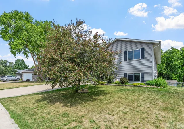 Homes for sale in Pine Island, MN | 114 Lillie Ln Se, Pine Island, MN 55963 | MLS# 7088674