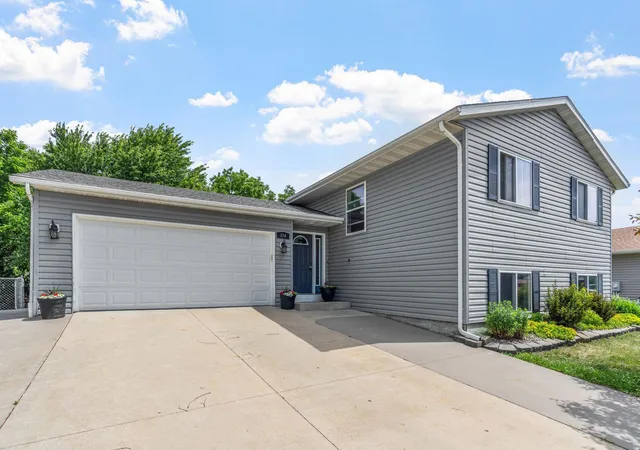 Homes for sale in Pine Island, MN | 114 Lillie Ln Se, Pine Island, MN 55963 | MLS# 7088674