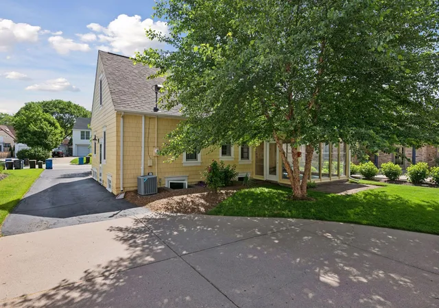 Homes for sale in Edina, MN | 4312 Oakdale Ave S, Edina, MN 55424 | MLS# 7088675