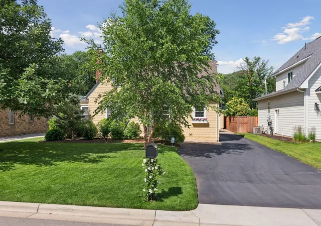 Homes for sale in Edina, MN | 4312 Oakdale Ave S, Edina, MN 55424 | MLS# 7088675