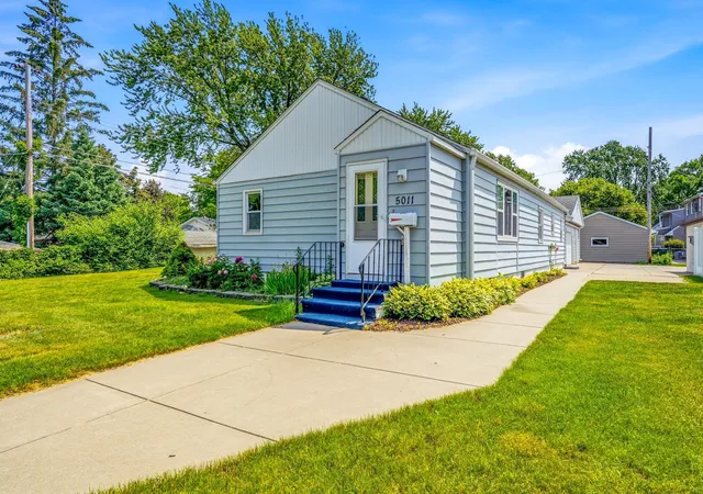 Homes for sale in Columbia Heights, MN | 5011 Monroe St Ne, Columbia Heights, MN 55421 | MLS# 7088677