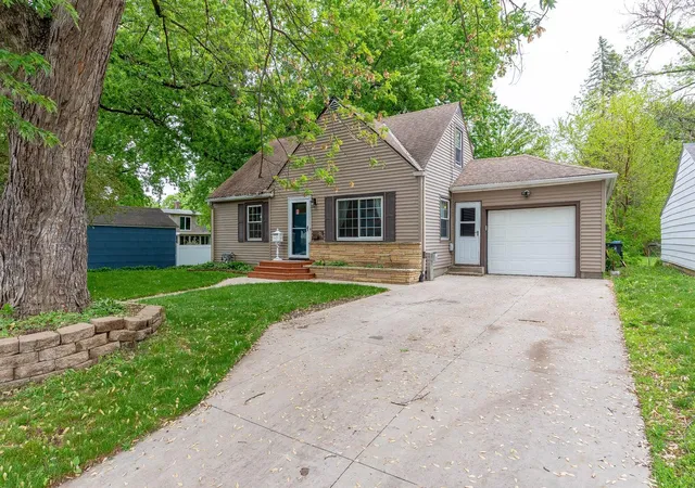 Homes for sale in Mankato, MN | 1215 Woodland Ave, Mankato, MN 56001 | MLS# 7088773