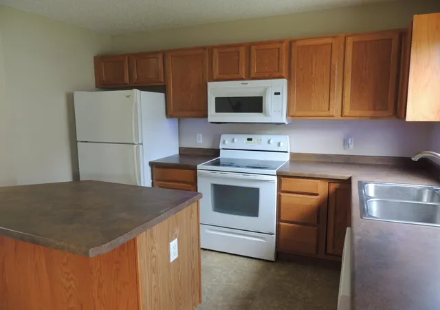 2nd image of 10442 64th Ln Ne, Albertville, MN 55301 | MLS# 7088776