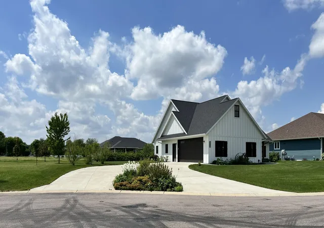 Photo 2 of Sale Pending at 721 St James Cir, Litchfield, MN 55355 | MLS# 7088790 | Listing updated on 2026-09-13