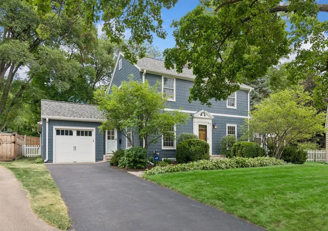 Photo 2 of Single family home for sale at 6 Edina Ct, Edina, MN 55424 | MLS# 7088799 | Listing updated on 2026-09-19