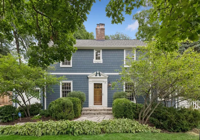 Photo 3 of Single family home for sale at 6 Edina Ct, Edina, MN 55424 | MLS# 7088799 | Listing updated on 2026-09-19
