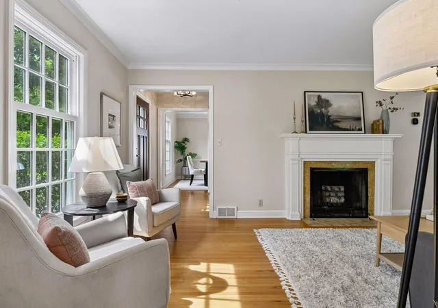 Photo 4 of Single family home for sale at 6 Edina Ct, Edina, MN 55424 | MLS# 7088799 | Listing updated on 2026-09-19