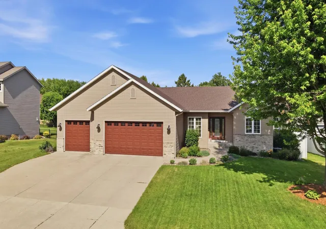 Homes for sale in Owatonna, MN | 2405 Watertower Ln, Owatonna, MN 55060 | MLS# 7088843