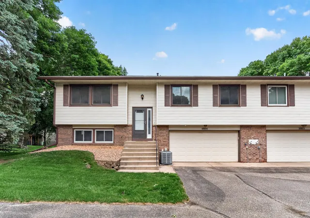 Homes for sale in Shoreview, MN | 5955 Fernwood St, Shoreview, MN 55126 | MLS# 7088844