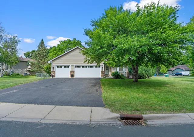 2nd image of 9840 Kirkwood Ln N, Maple Grove, MN 55369 | MLS# 7088857