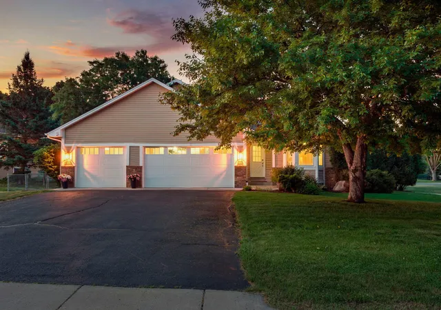 3rd image of 9840 Kirkwood Ln N, Maple Grove, MN 55369 | MLS# 7088857
