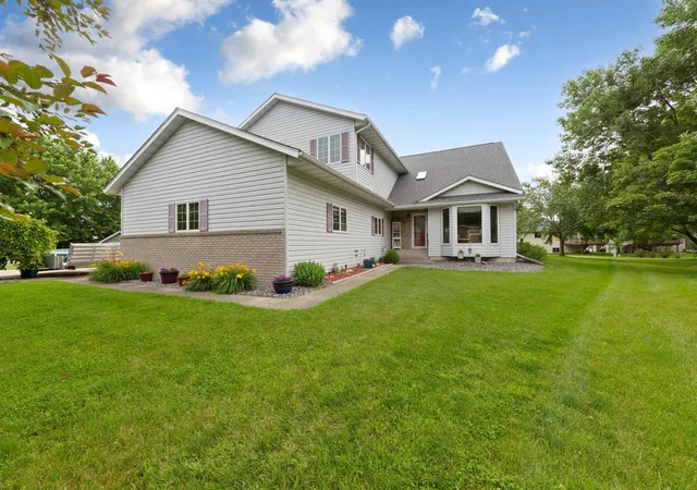 Homes for sale in Waseca, MN | 908 9th St Se, Waseca, MN 56093 | MLS# 7088860