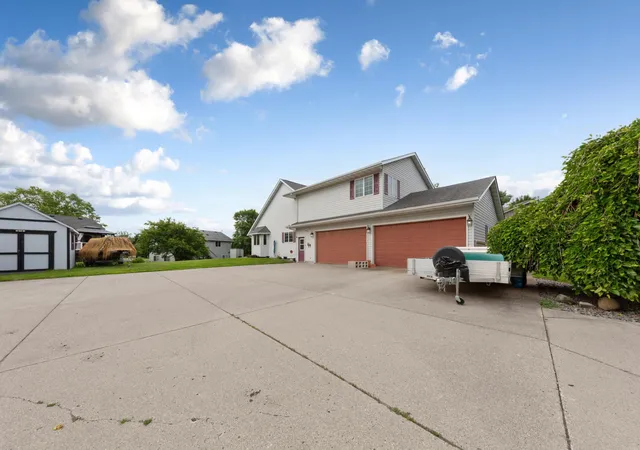 Homes for sale in Waseca, MN | 908 9Th St Se, Waseca, MN 56093 | MLS# 7088860