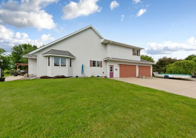 Homes for sale in Waseca, MN | 908 9Th St Se, Waseca, MN 56093 | MLS# 7088860